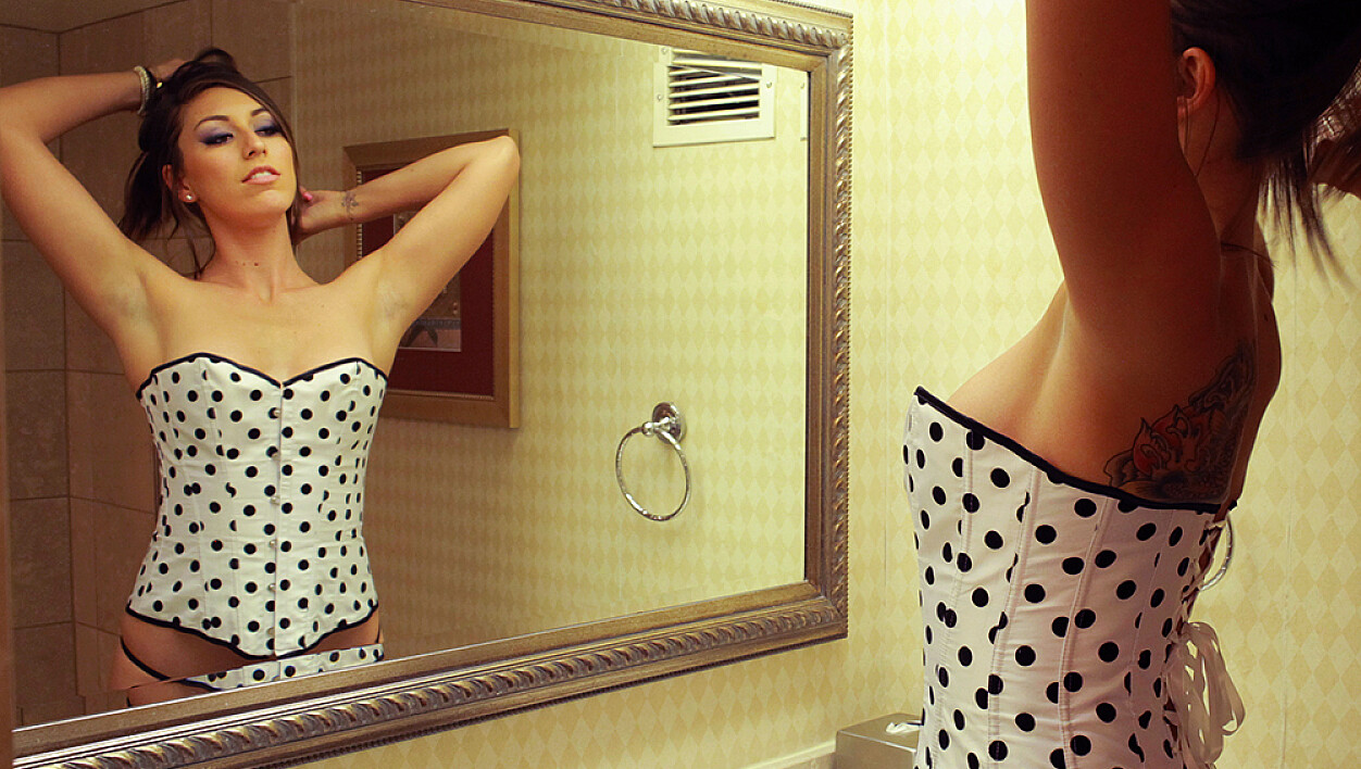 Rilynn Rae Fucking In The Hotel With Her Lingerie